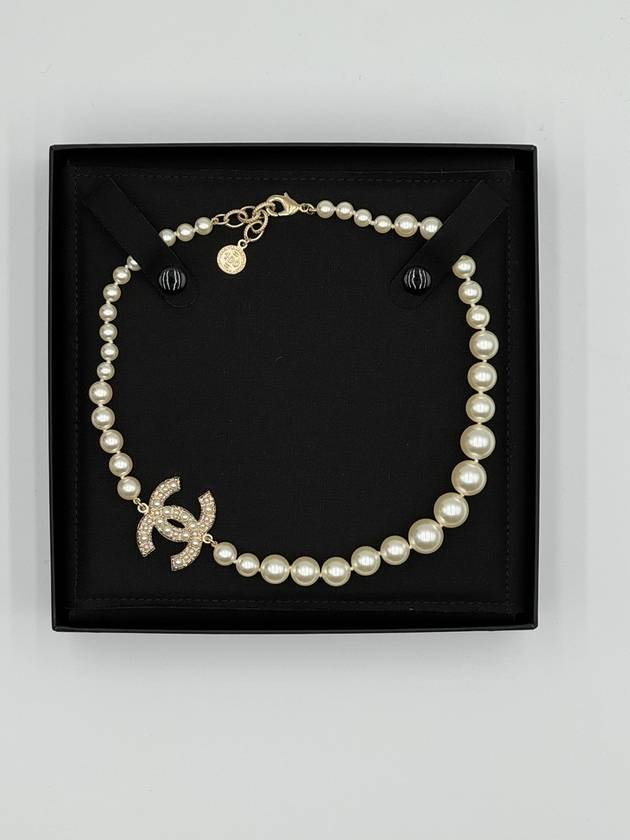 Necklace Metal Glass Pearls Resin & Gold Pearly White Crystal - CHANEL - BALAAN 4