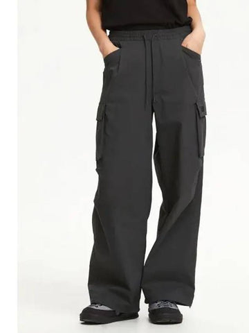 NBNTE4W912 WOMEN Woven Wide Cargo Pants CHARCOAL - NEW BALANCE - BALAAN 1