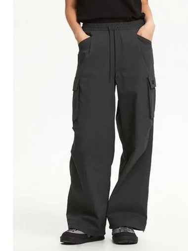 NBNTE4W912 WOMEN Woven Wide Cargo Pants CHARCOAL - NEW BALANCE - BALAAN 1