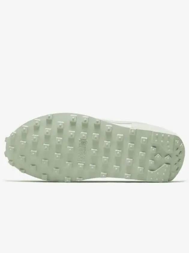 Women's Daybreak Low Top Sneakers Seafoam BARRIE Green - NIKE - BALAAN 3