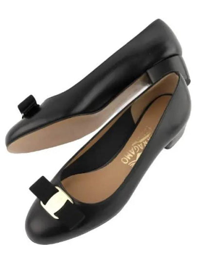 Women's Vara Pumps Black - SALVATORE FERRAGAMO - BALAAN 2