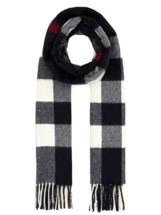 Fringed Checked Cashmere Scarf Navy - BURBERRY - BALAAN 2