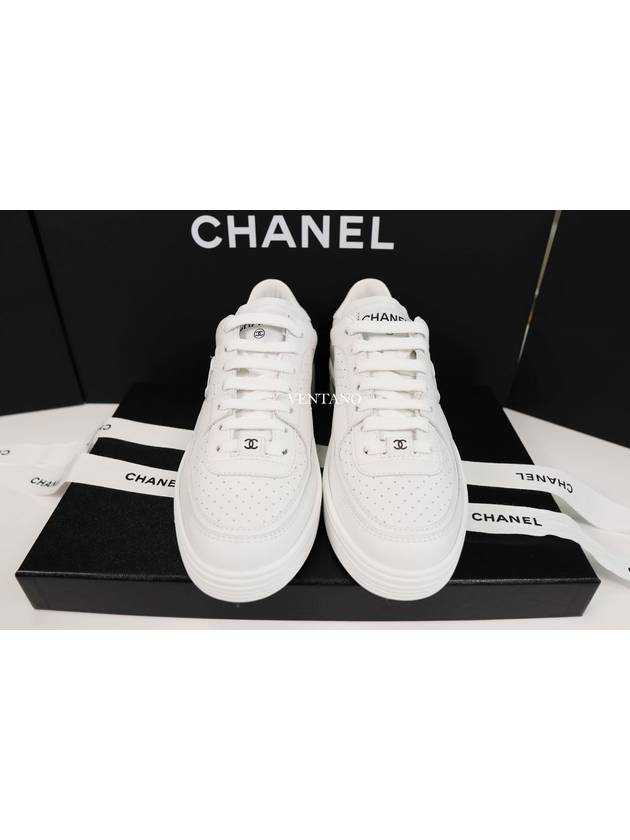 CC Logo Calfskin Low Top Sneakers White - CHANEL - BALAAN 6