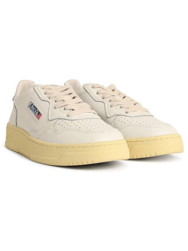 Medalist Leather Low Top Sneakers White - AUTRY - BALAAN 3