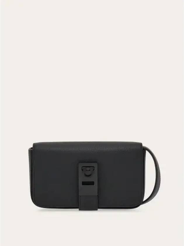 Gancini Hammerd Calfskin Cross Bag Black - SALVATORE FERRAGAMO - BALAAN 2