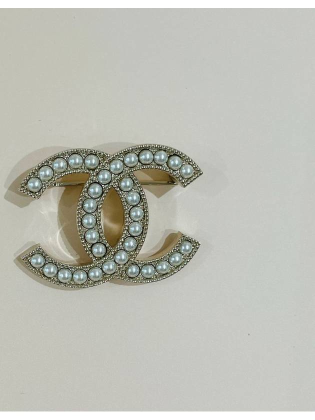 CC logo pearl brooch ABB266B - CHANEL - BALAAN 3