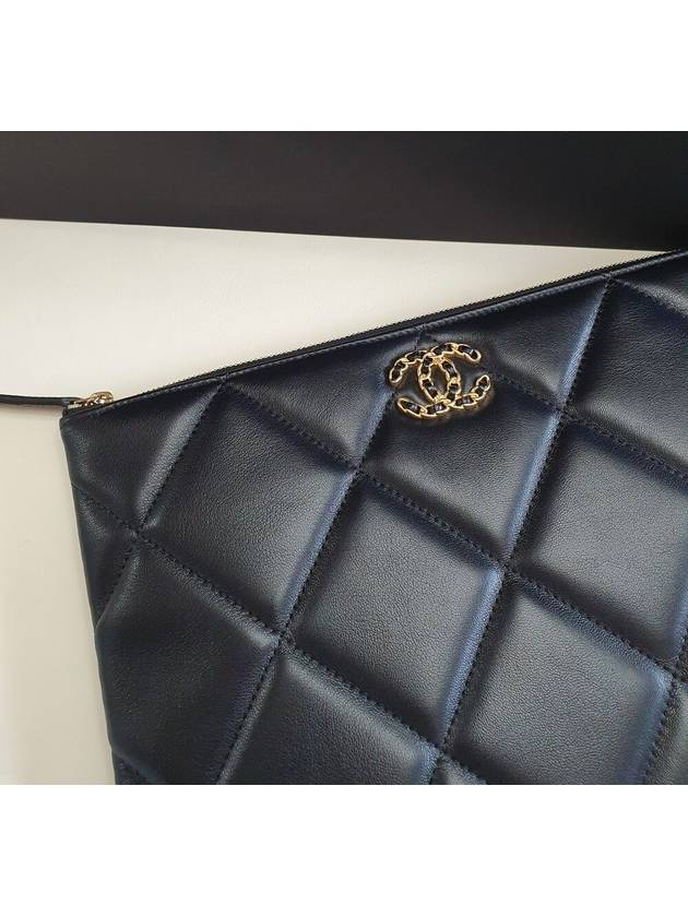 19 Clutch Medium Black Clutch Bag 19 Clutch Goat Skin AP0951 - CHANEL - BALAAN 6