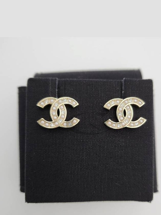 Women's CC Logo Pearl Crystal Stud Earrings Gold - CHANEL - BALAAN 2