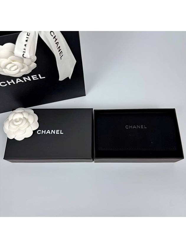 Silver CC Logo Caviar Card Wallet White - CHANEL - BALAAN 4