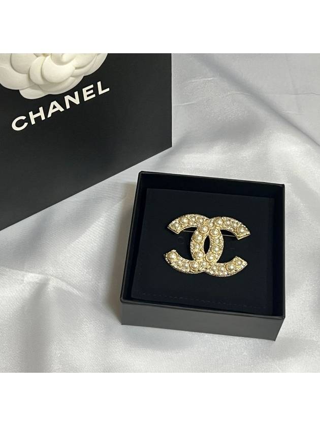 CC logo pearl cubic brooch gold A64762 - CHANEL - BALAAN 3