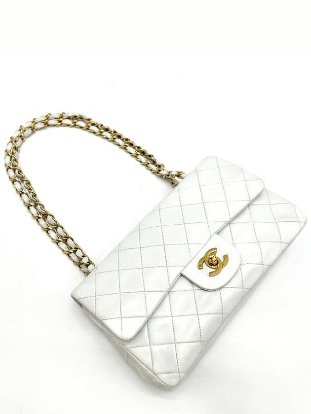 Lambskin classic medium shoulder bag - CHANEL - BALAAN 8