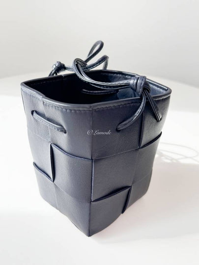 Intrecciato Cassette Small Bucket Bag Navy - BOTTEGA VENETA - BALAAN 2