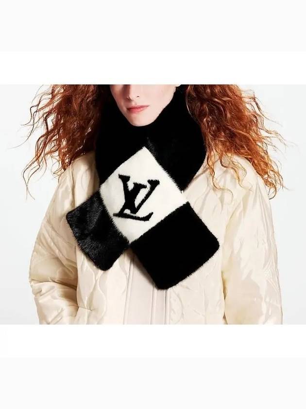 Women's Gogram Fur Scarf M77866 - LOUIS VUITTON - BALAAN 6