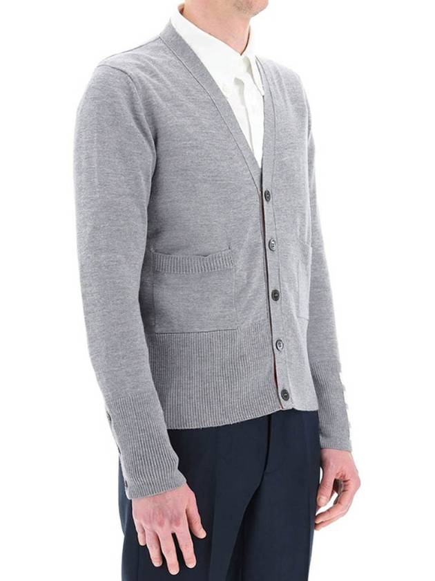 Men's Fine Merino Wool 4 Bar Cuff V-Neck Cardigan Grey - THOM BROWNE - BALAAN 4