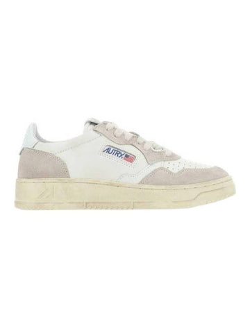 Women's Medalist Suede Low Top Sneakers Beige White - AUTRY - BALAAN 1