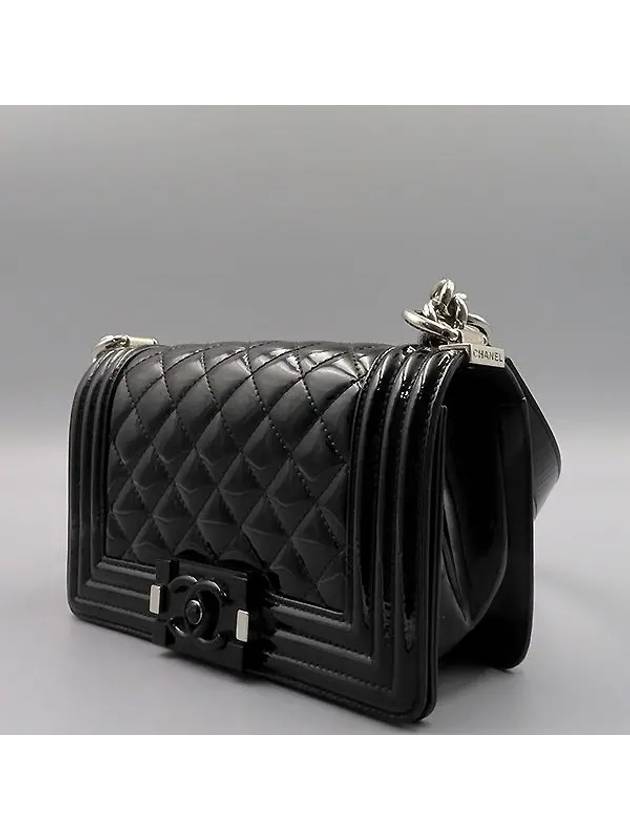 A67085 Black patent leather boy small ceramic rock decoration silver chain flap shoulder bag - CHANEL - BALAAN 3