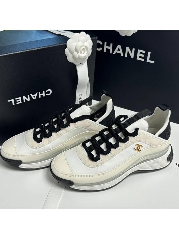 Mixed Fibers Velvet Calfskin Low Top Sneakers Ivory - CHANEL - BALAAN 2