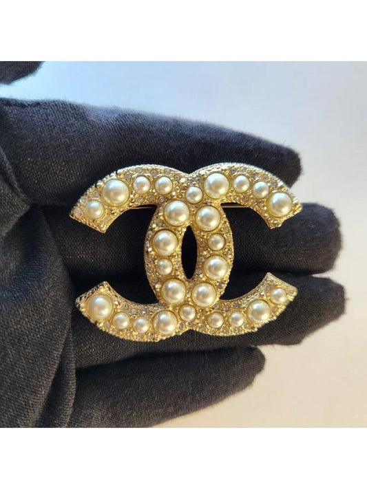 Pearl Brooch Classic CC Logo Crystal Gold A64762 - CHANEL - BALAAN 2