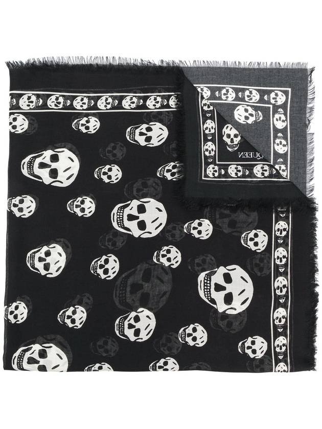 Women's White Skull Pattern Muffler Black - ALEXANDER MCQUEEN - BALAAN 2