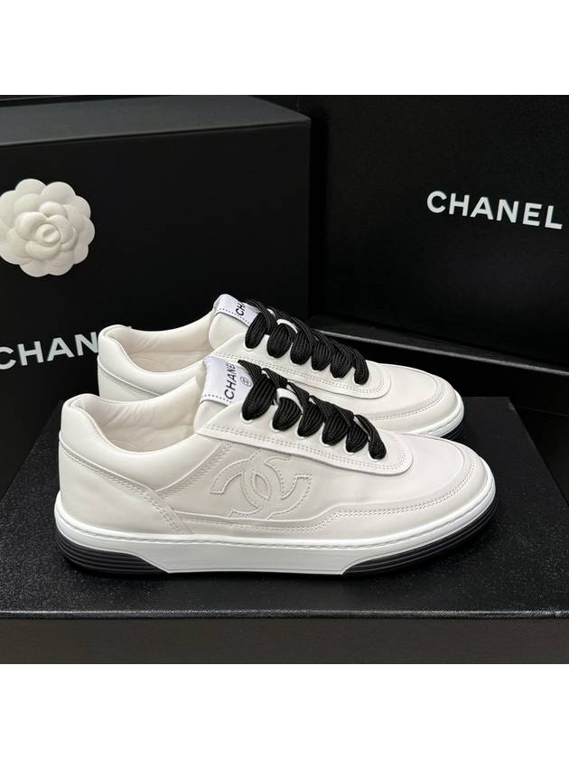 Women's Sneakers Calfskin Leather White CC Logo - CHANEL - BALAAN 1