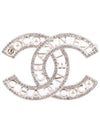 CC Logo Cubic Pearl Brooch Gold - CHANEL - BALAAN 2