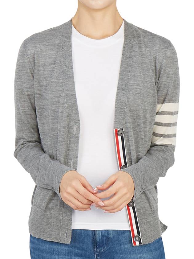 Sustainable Fine Merino Wool 4-Bar Relaxed Fit V-Neck Cardigan Light Grey - THOM BROWNE - BALAAN 7