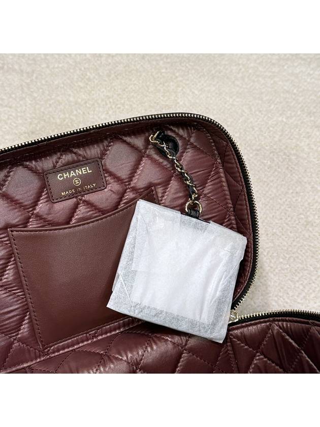 Classic Cosmetic Pouch Caviar Skin Shiny Calfskin Gold Black - CHANEL - BALAAN 7