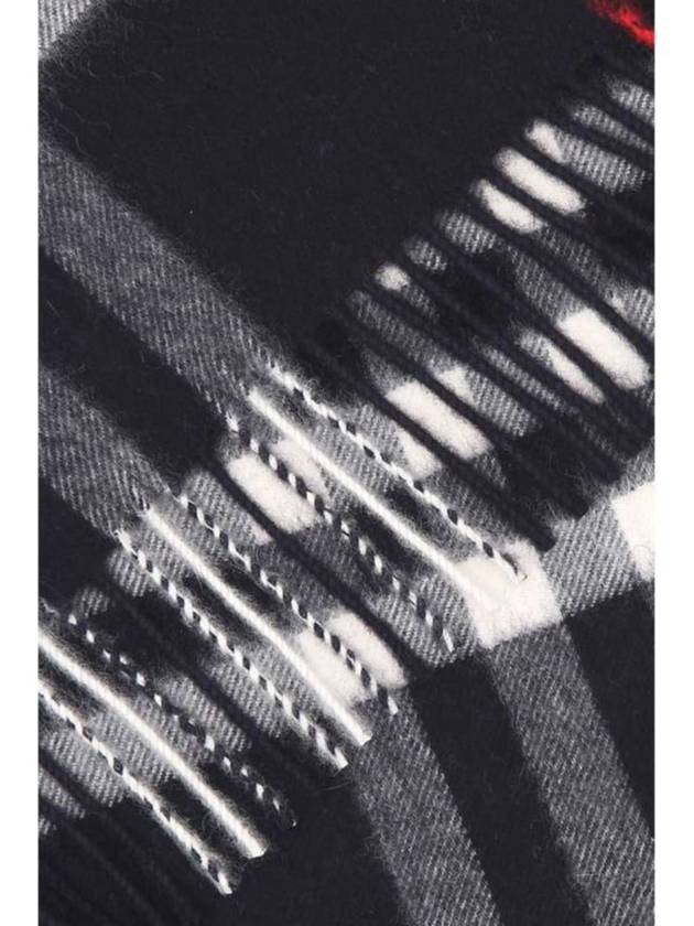 BURBERRY Classic Check Cashmere Scarf 8015542 - BURBERRY - BALAAN