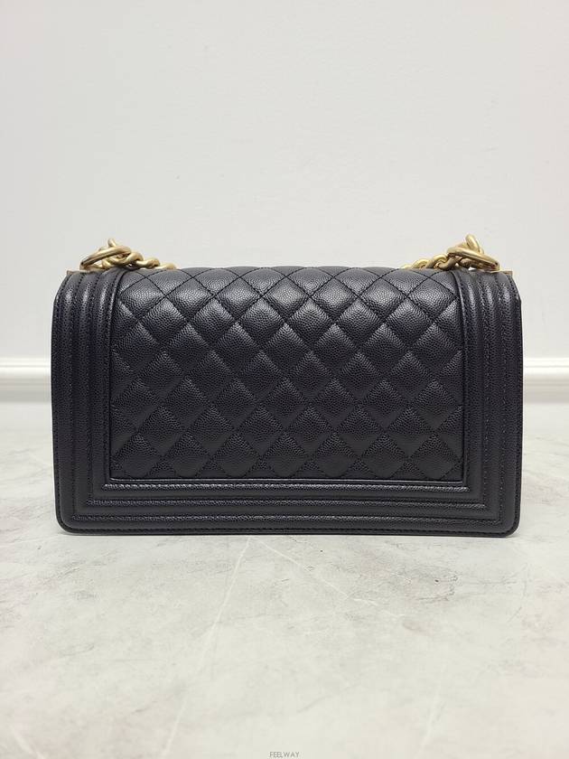 Used luxury goods Lewis It Black caviar vintage gold boy bag medium 30s - CHANEL - BALAAN 6