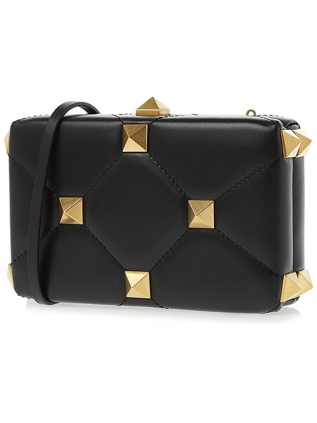 Roman Studded Leather Clutch Bag Black - VALENTINO - BALAAN 3