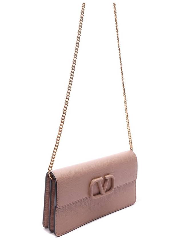 V Logo Signature Chain Grained Calfskin Long Wallet Pink - VALENTINO - BALAAN 4