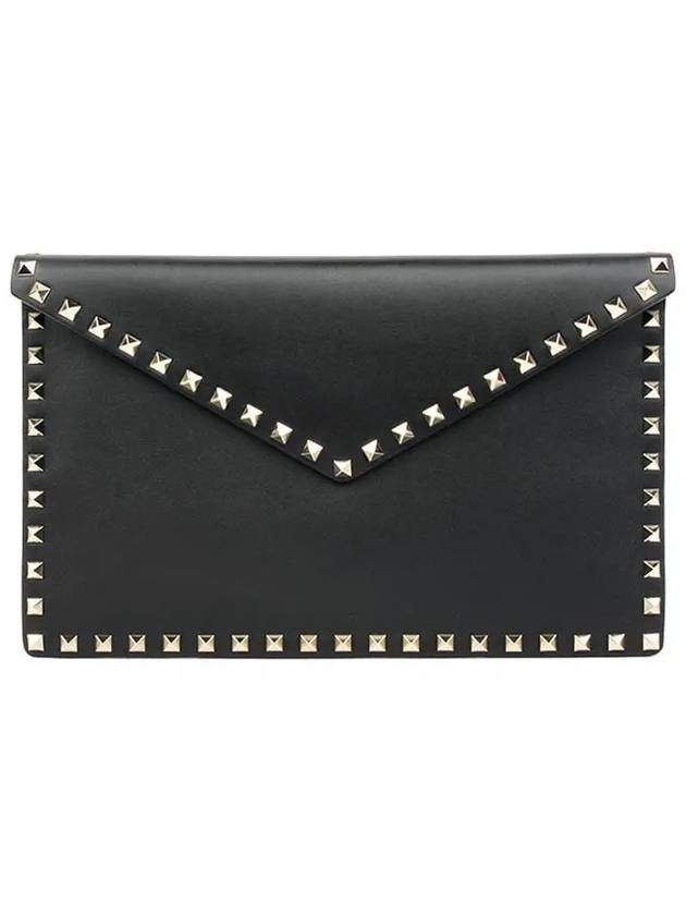 Rockstud Envelope Clutch Bag Black - VALENTINO - BALAAN.