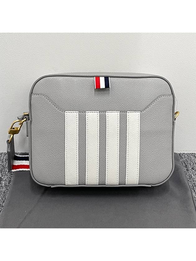 Pebble Grain Diagonal Cross Bag Light Grey - THOM BROWNE - BALAAN 3