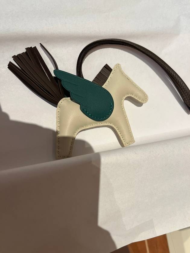 Rodeo Pegasus PM Charm Milo Swift Key Holder Craie - HERMES - BALAAN 7