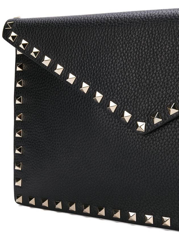 Rockstud Envelope Clutch Bag Black - VALENTINO - BALAAN 7