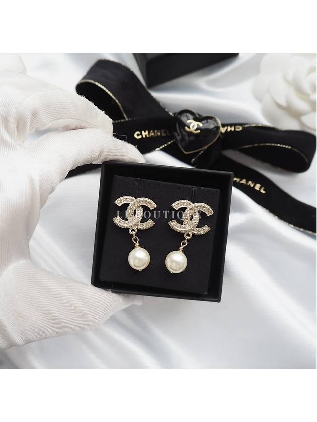 CC Metal Logo Pearl Earrings Gold - CHANEL - BALAAN 6