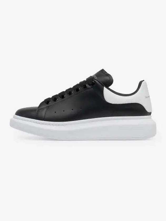 Oversized Leather Tab Low Top Sneakers Black - ALEXANDER MCQUEEN - BALAAN 2