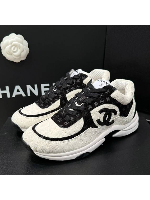 Women's Cruise Sneakers Full Logo Calfskin White - CHANEL - BALAAN 2