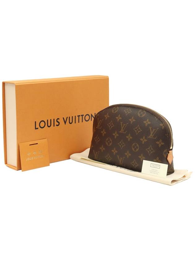 Monogram Canvas Cosmetic MM Pouch - LOUIS VUITTON - BALAAN 2