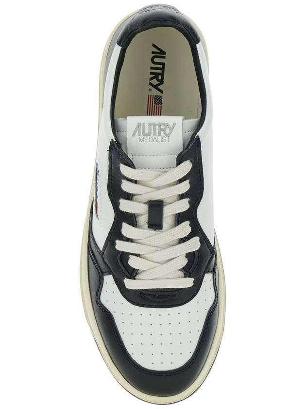 'Medalist Low-Top' White And Black Sneakers With Side Logo In Leather Man - AUTRY - BALAAN 4