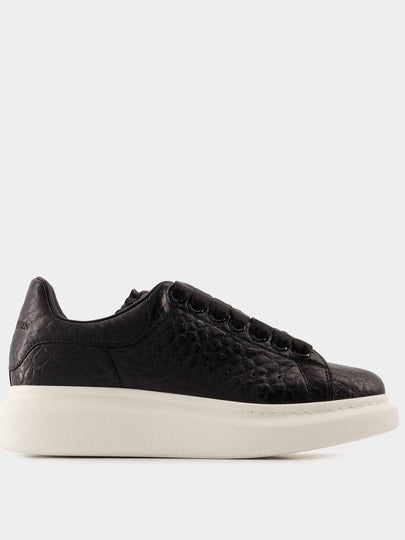 Oversized Lace-Up Low-Top Sneakers Black - ALEXANDER MCQUEEN - BALAAN 2