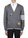 Men's Merino Bird Bee 4 Bar V-Neck Merino Cotton Cardigan Medium Grey - THOM BROWNE - BALAAN 3