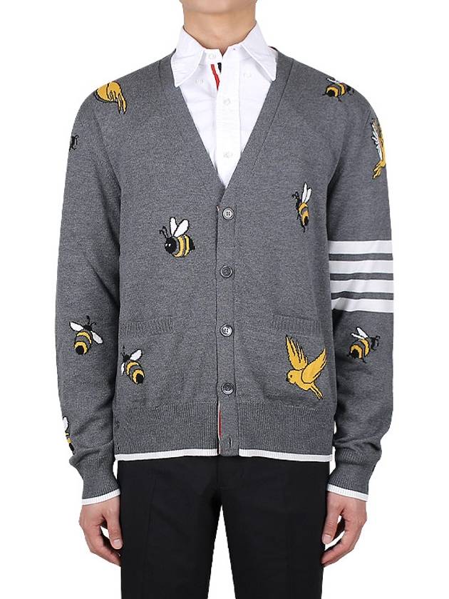 Men's Merino Bird Bee 4 Bar V-Neck Merino Cotton Cardigan Medium Grey - THOM BROWNE - BALAAN 2