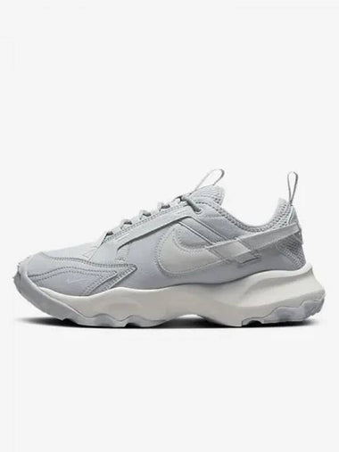 TC 7900 Women s Sneakers Wolf Gray Photon Dust Metallic Platinum DD9682 005 725678 - NIKE - BALAAN 1