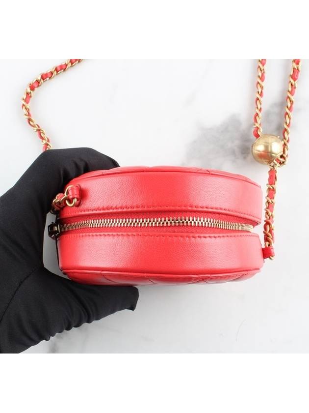 Round red caviar tambourine bag - CHANEL - BALAAN 5