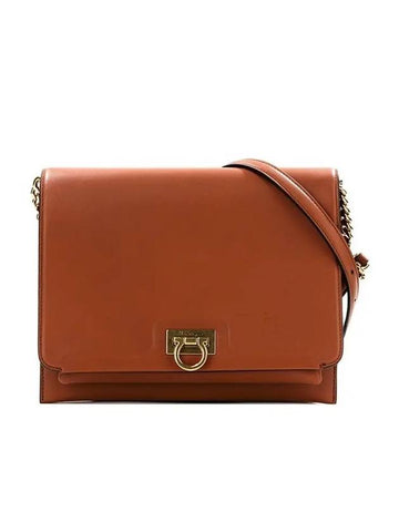 Gancini Trifolio Flap Leather Shoulder Bag Brown - SALVATORE FERRAGAMO - BALAAN 1