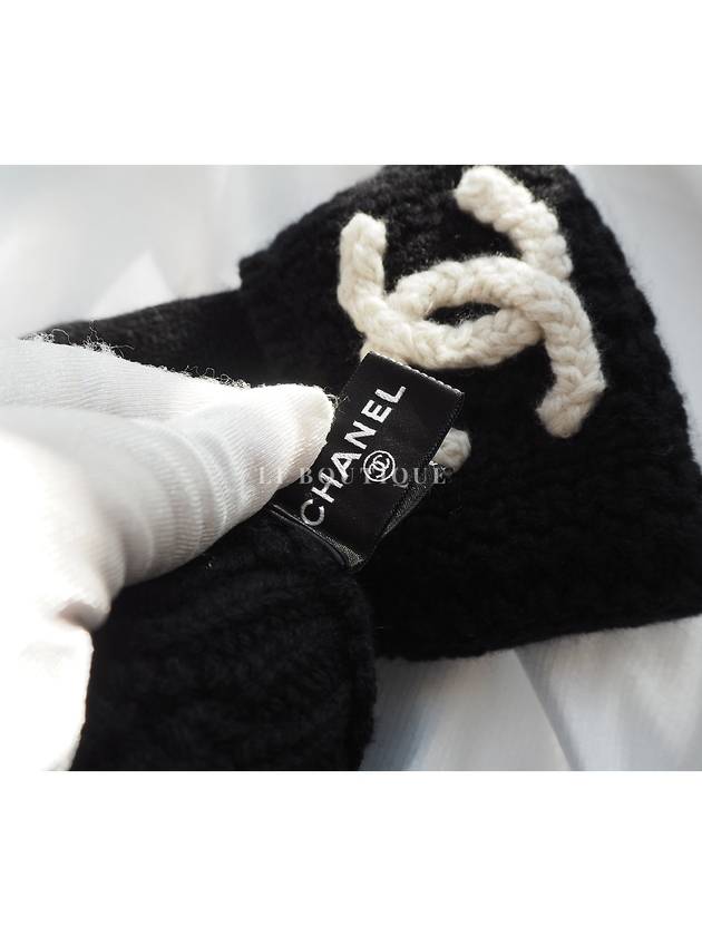 CC Logo Cashmere Knit Gloves Unisex Black AA9432 - CHANEL - BALAAN 5