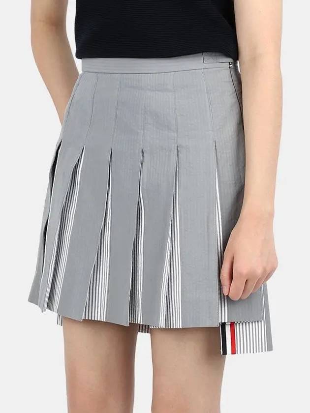 seersucker drop back pleated skirt gray - THOM BROWNE - BALAAN.