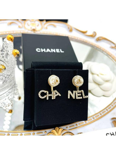 Cubic pearl CC logo lettering two way earrings AB6484 - CHANEL - BALAAN 2