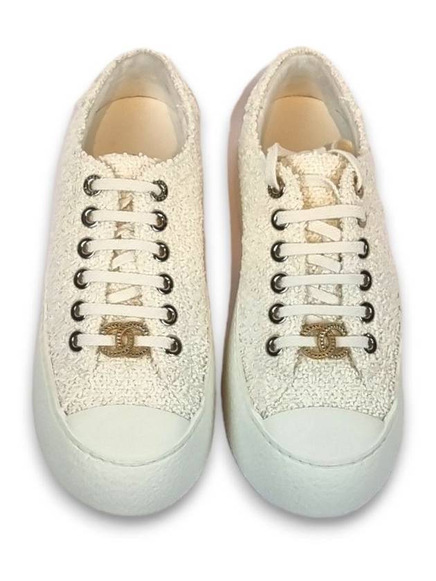 Tweed gold brooch sneakers - CHANEL - BALAAN 2